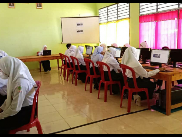 ANBK SMPN 3 Jirak Jaya yang di Selengarakan dalam ruangan lab komputer SMPN 2 Sungai Keruh