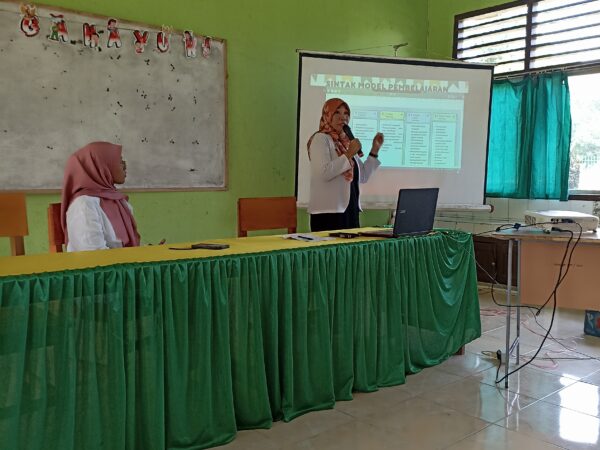 Kegiatan Komunitas belajar "Sagu Sari SMPN 2 Sungai Keruh"