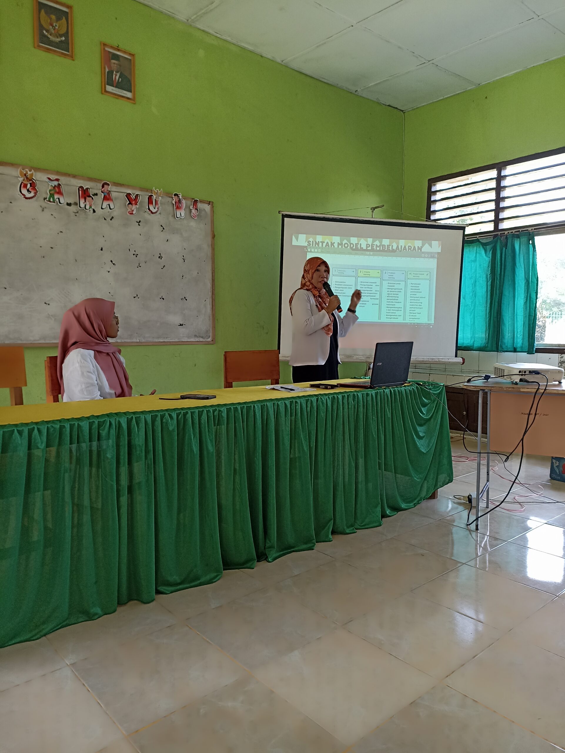 Kegiatan Komunitas belajar "Sagu Sari SMPN 2 Sungai Keruh"